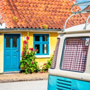 Algade, Sæby, VW og Stokroser - Frederik Karlsen